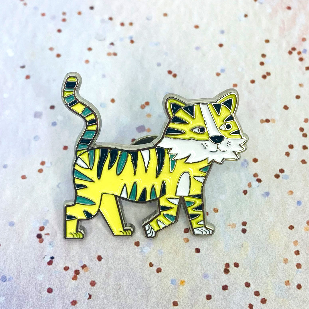Pin tigre amarillo