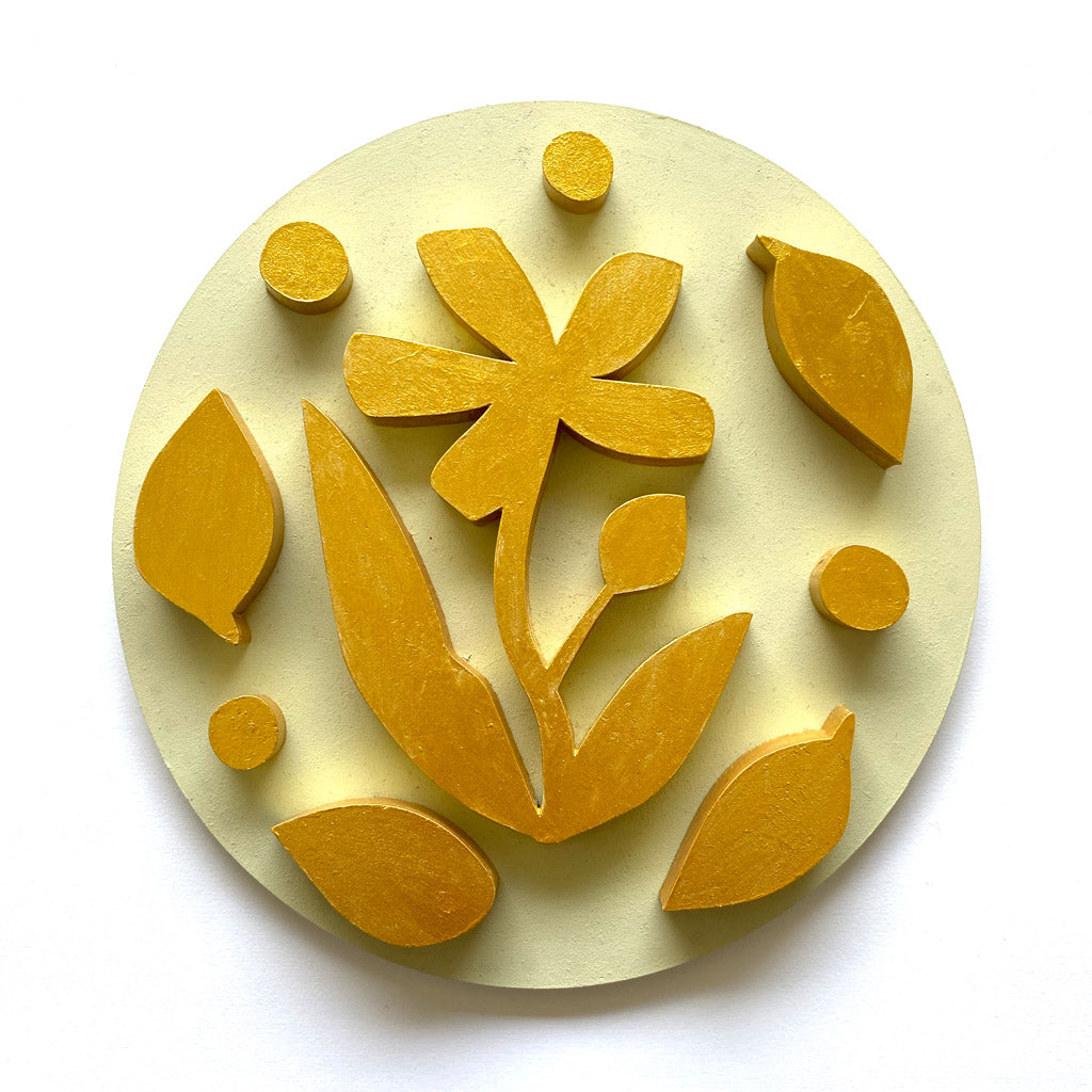 Figura decorativa MDF flores doradas