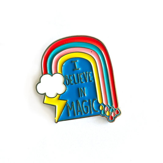 Pin arcoiris "I believe in magic"