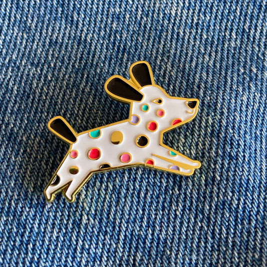 Pin perrito con puntos