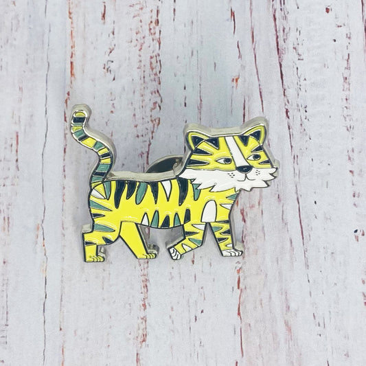 Pin tigre amarillo